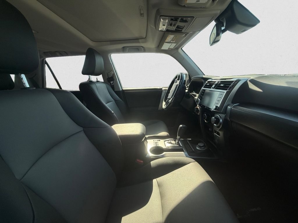 Used 2022 White Toyota SR5 Premium image 10
