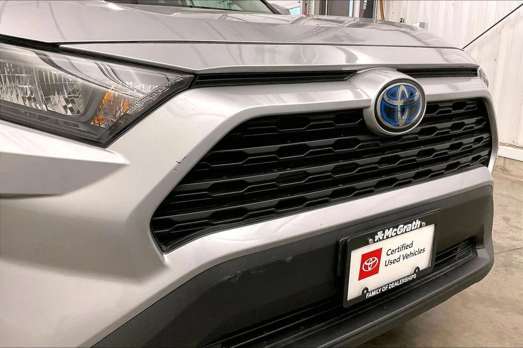 Certified Used 2021 Silver Toyota LE image 32