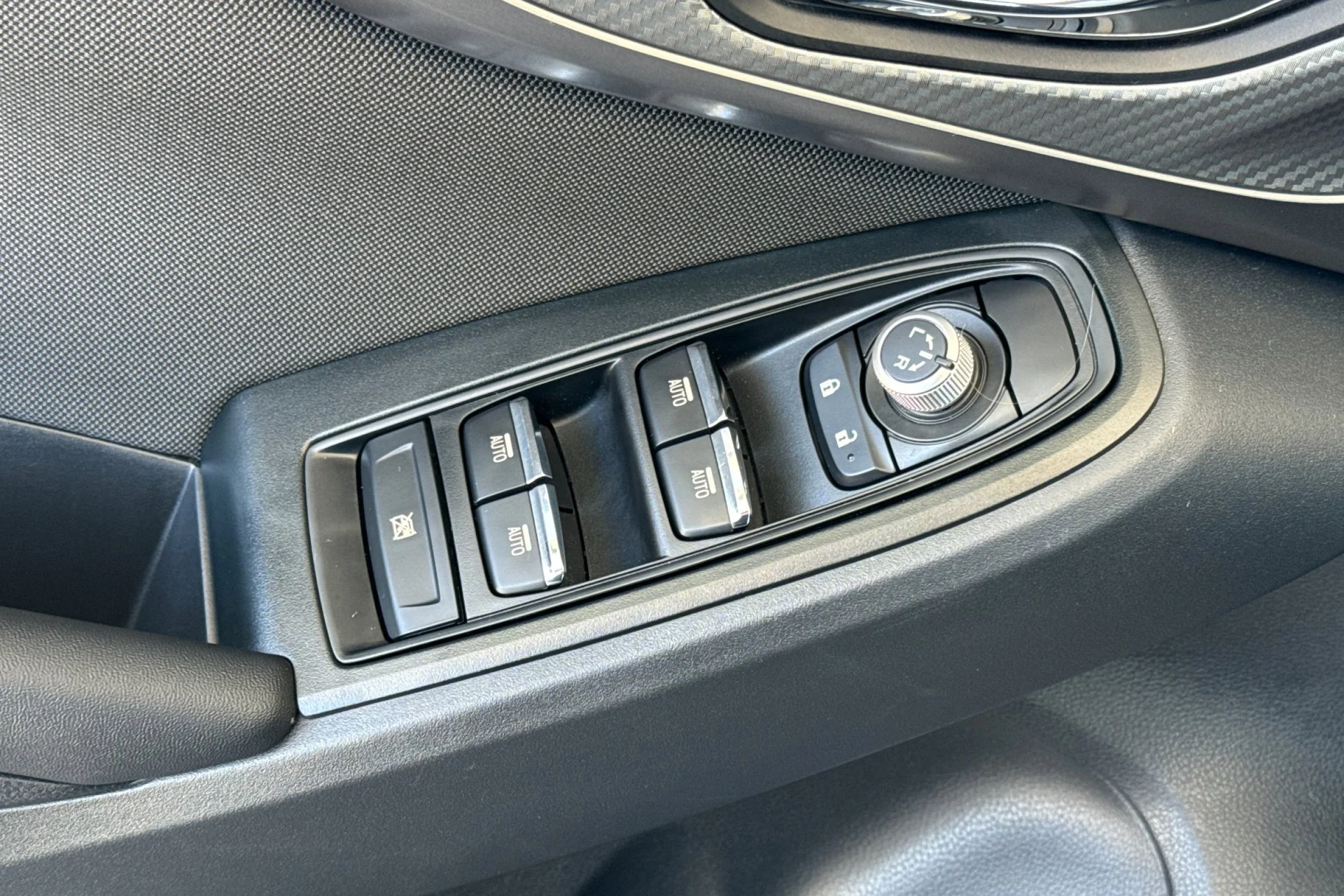 Used 2022 Ice Silver Metallic Subaru Premium image 15