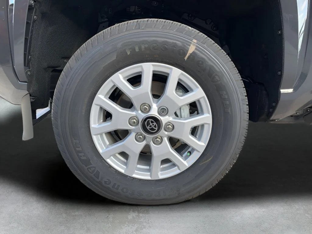 Used 2025  Toyota SR5 image 30