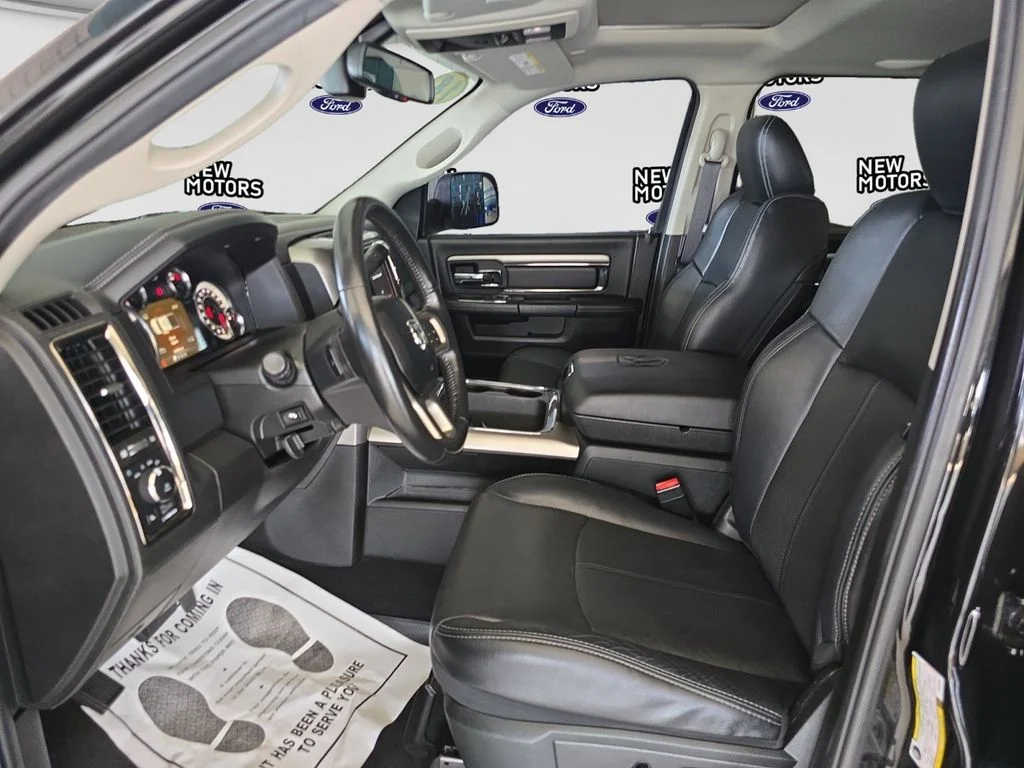 Used 2018 Brilliant Black Crystal Pearlcoat Ram Laramie image 8