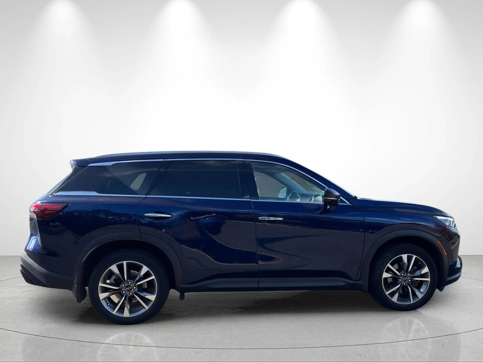Certified Used 2023 Grand Blue INFINITI LUXE image 6