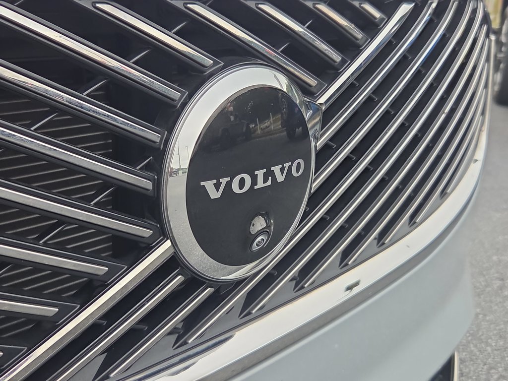 Used 2025  Volvo Plus image 28