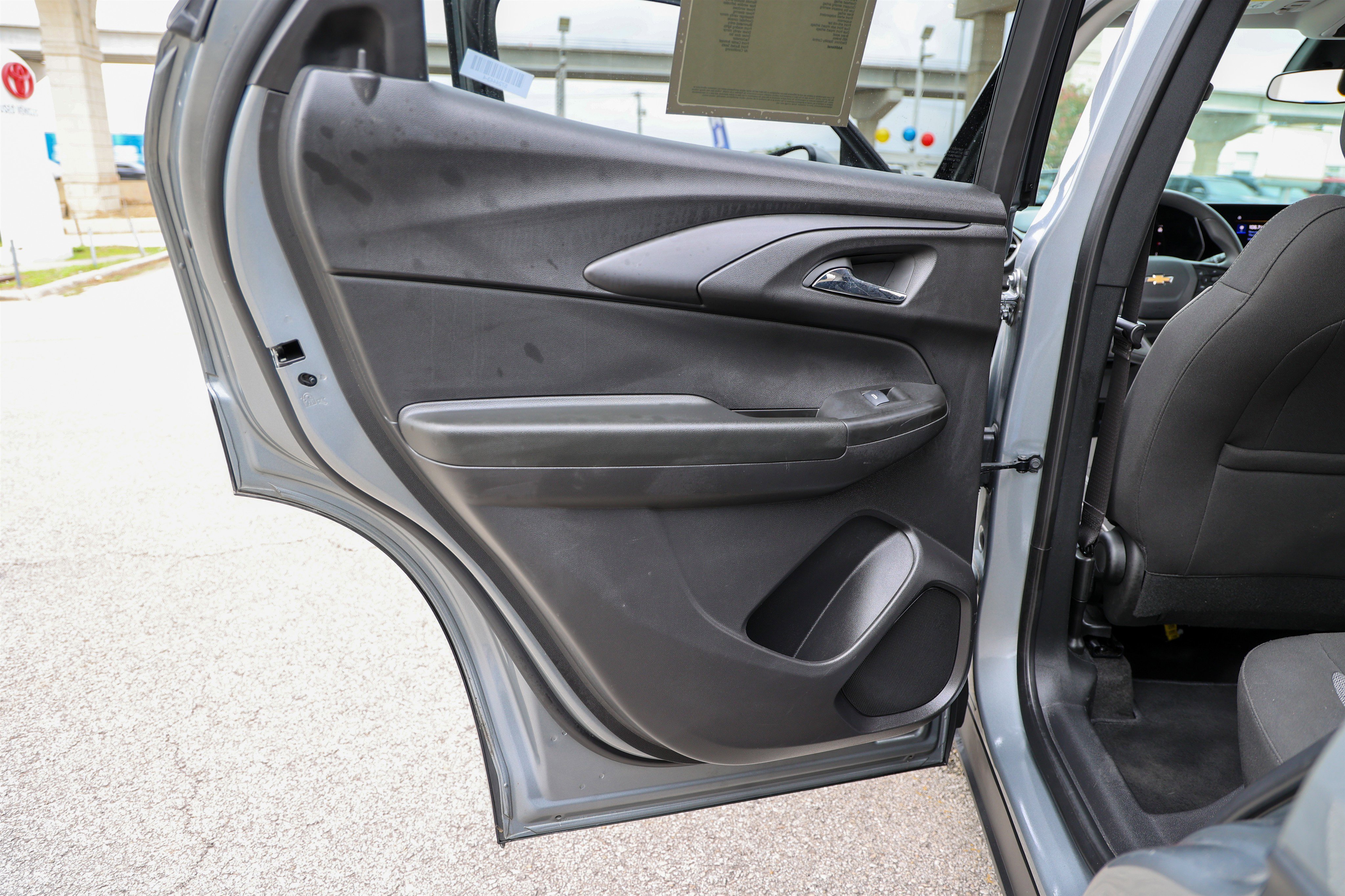 Used 2025 Sterling Gray Metallic Chevrolet LT image 34