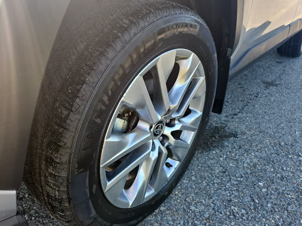 Used 2025 Silver Sky Metallic Toyota XLE Premium image 9