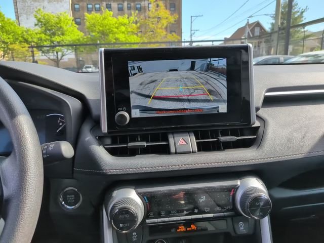Certified Used 2024  Toyota XLE image 18