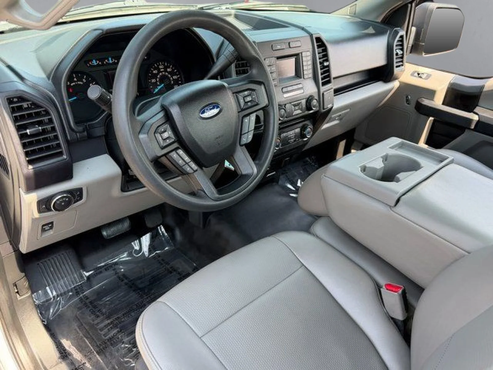 Used 2016 White Ford XL image 3