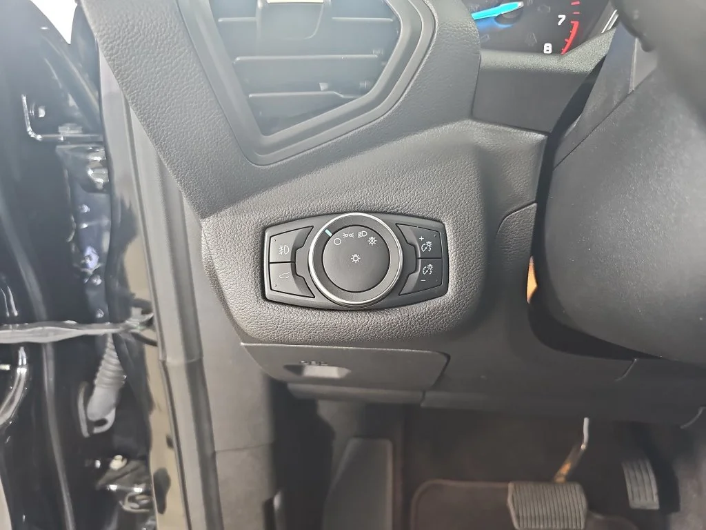 Used 2018 Black Ford SE image 30