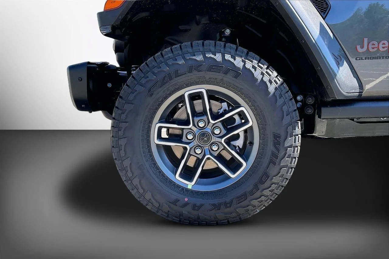 New 2026 Granite Crystal Metallic Clearcoat Jeep Mojave X image 28