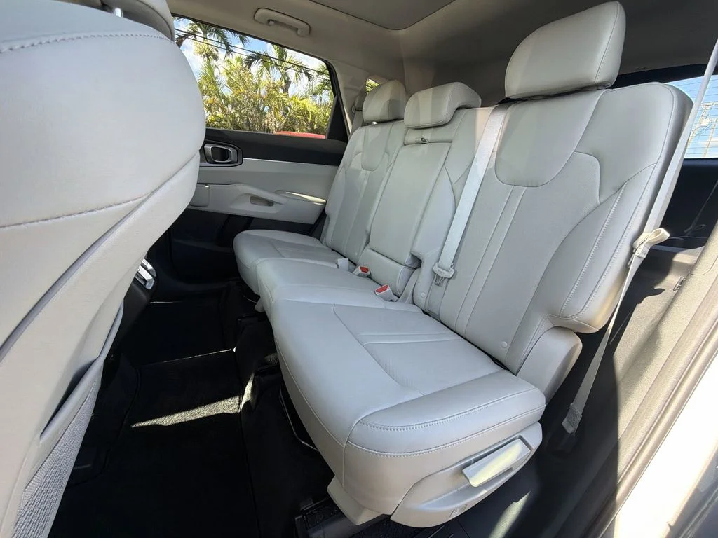 Used 2023 Silver Kia S image 32