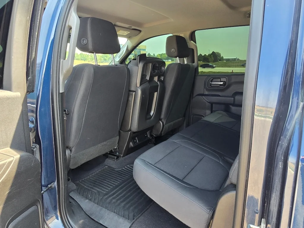 Used 2019 Northsky Blue Metallic Chevrolet Custom image 15