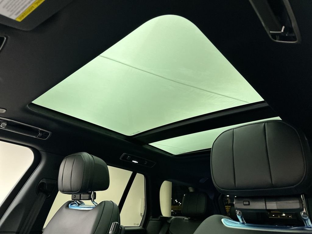 New 2026 Belgravia Green Metallic Land Rover SE image 19