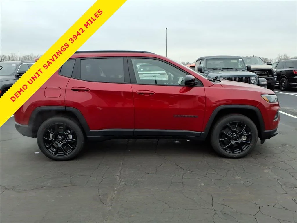 New 2026 Red Hot Pearl-Coat Exterior Paint Jeep Latitude image 17