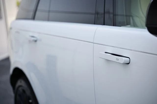 New 2026 Fuji White Land Rover SE 7 Seats image 14