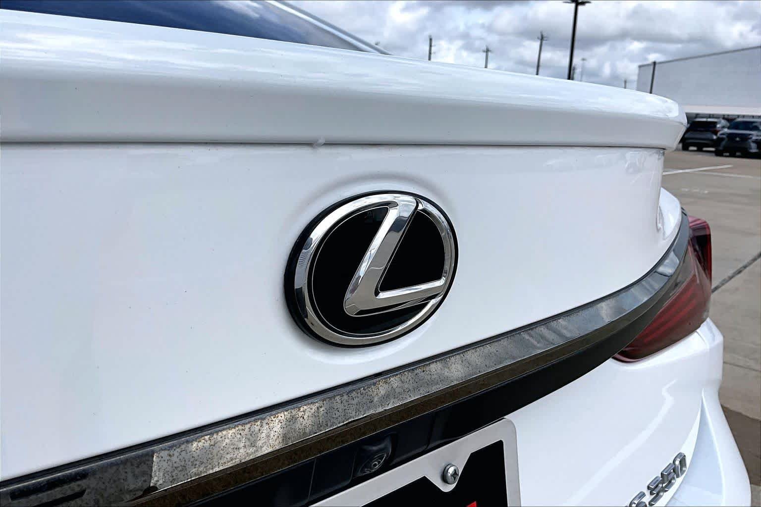 Used 2024 Ultra White Lexus F SPORT Handling image 29