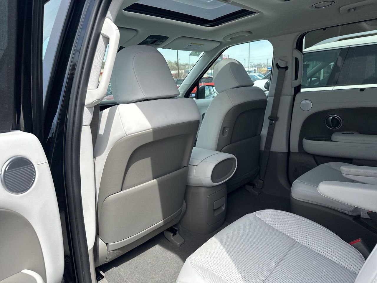 New 2026 Black Hyundai SEL Premium 7P image 17