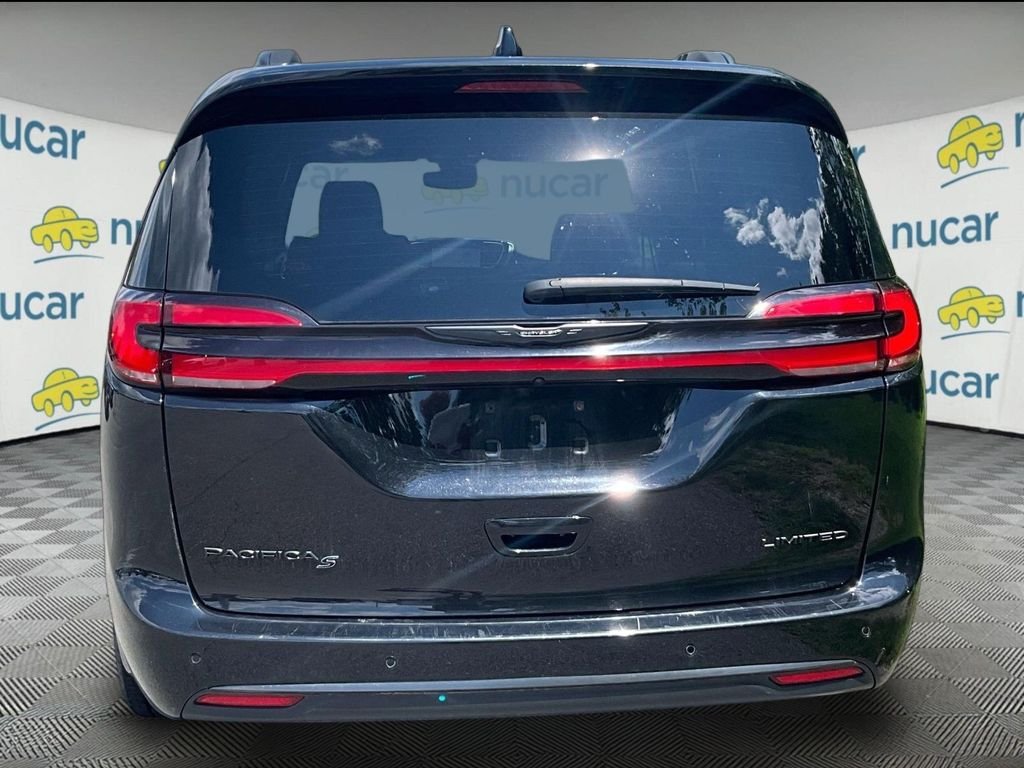Used 2025 Black Chrysler Limited image 3