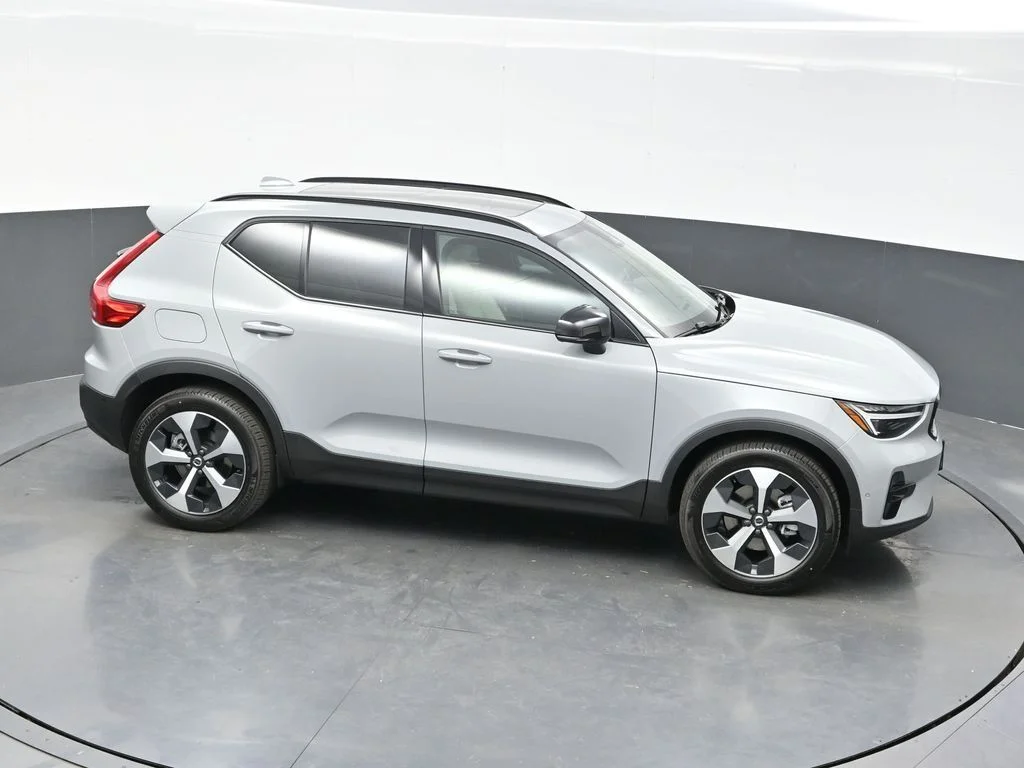 Used 2026 Vapour Grey Volvo Plus image 36