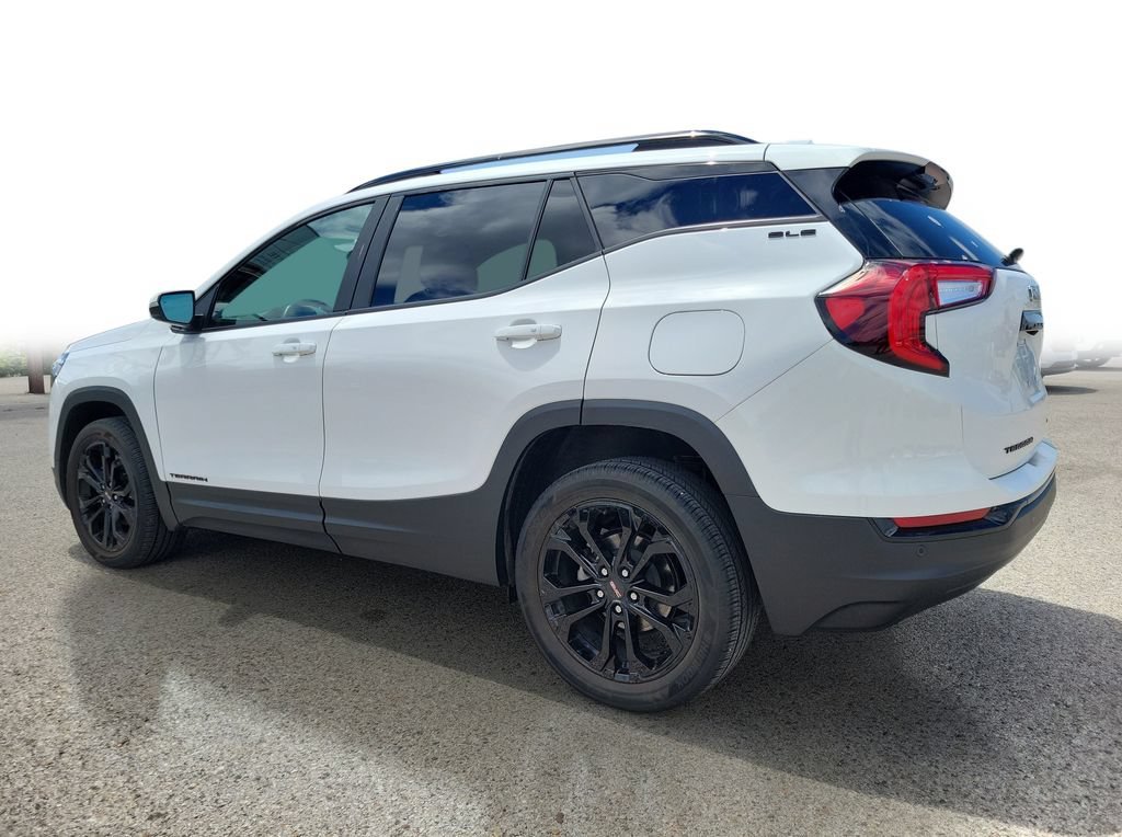 Used 2022 Summit White GMC SLE image 3