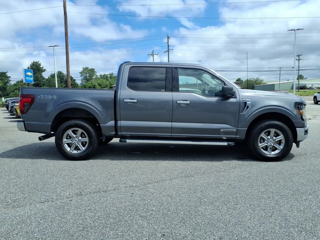 Used 2024 Gray Ford XLT image 32