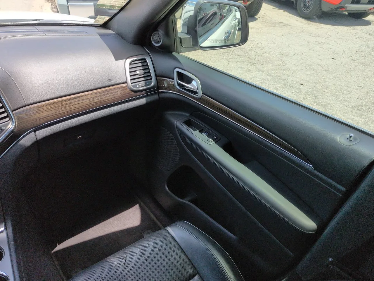 Used 2018 Bright White Clearcoat Jeep Overland image 17