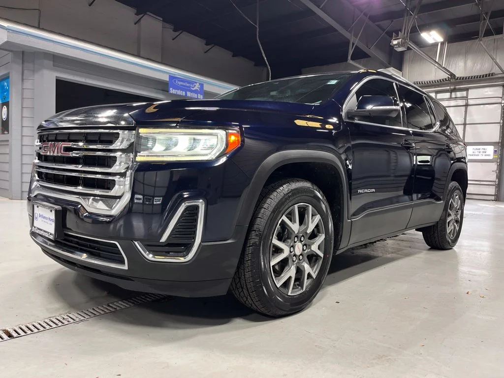 Used 2021 Midnight Blue Metallic GMC SLE image 3