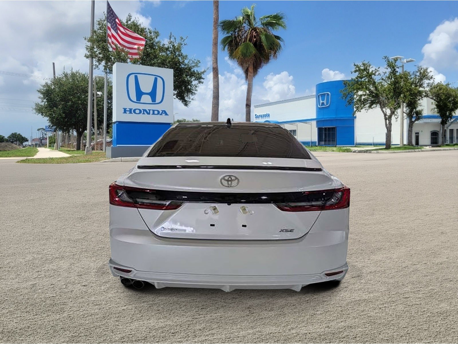 Used 2025 Wind Chill Pearl Toyota XSE image 5