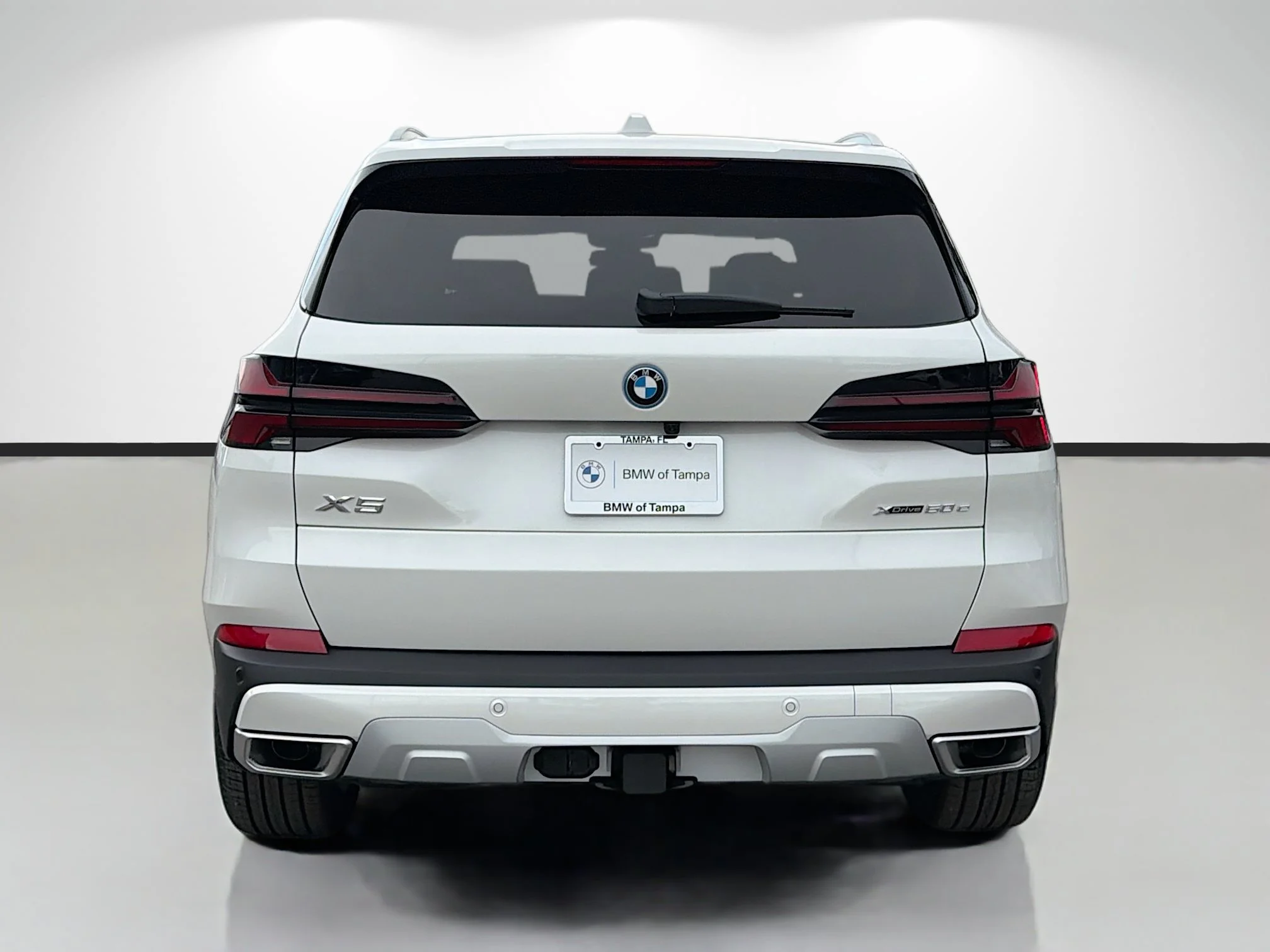 New 2026 Mineral White Metallic BMW xDrive50e image 4