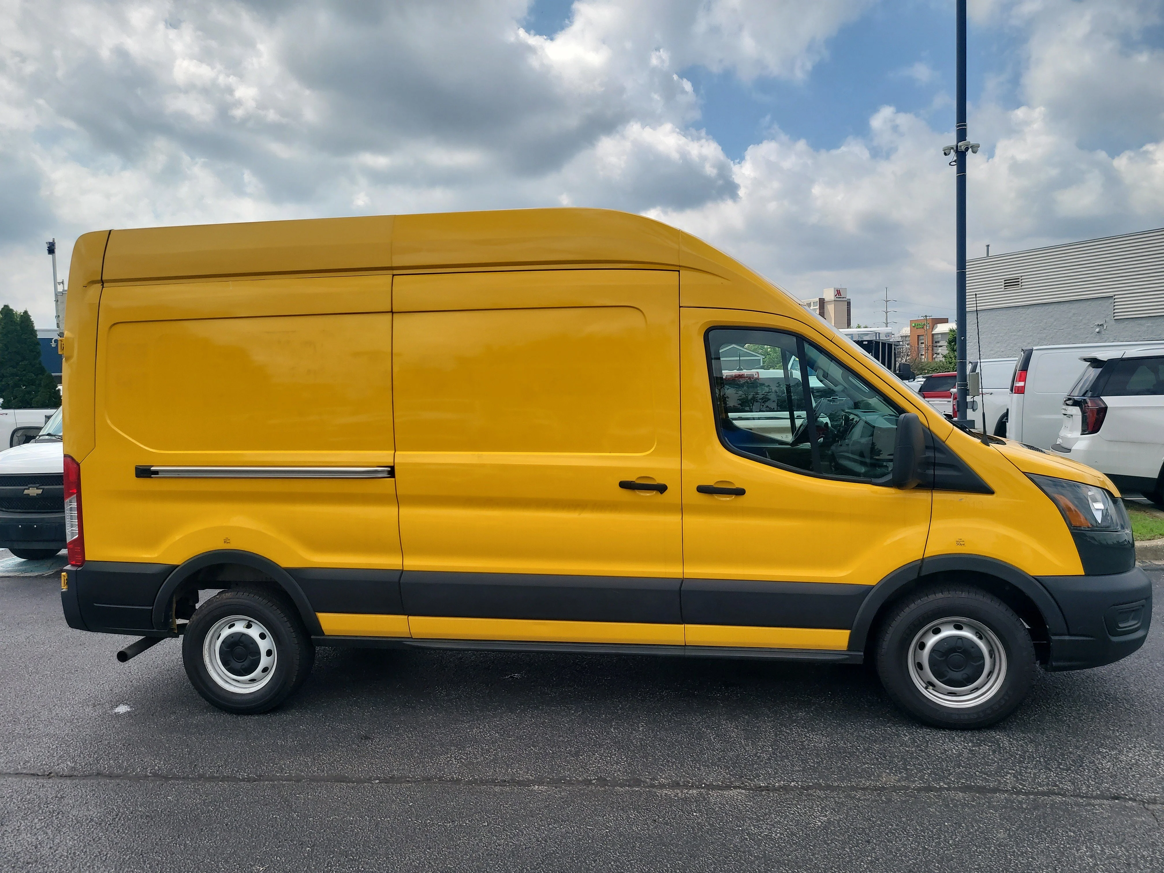 Used 2021 School Bus Yellow Ford  image 2