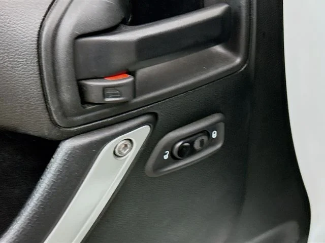 Used 2018 White Jeep Unlimited Sahara image 19