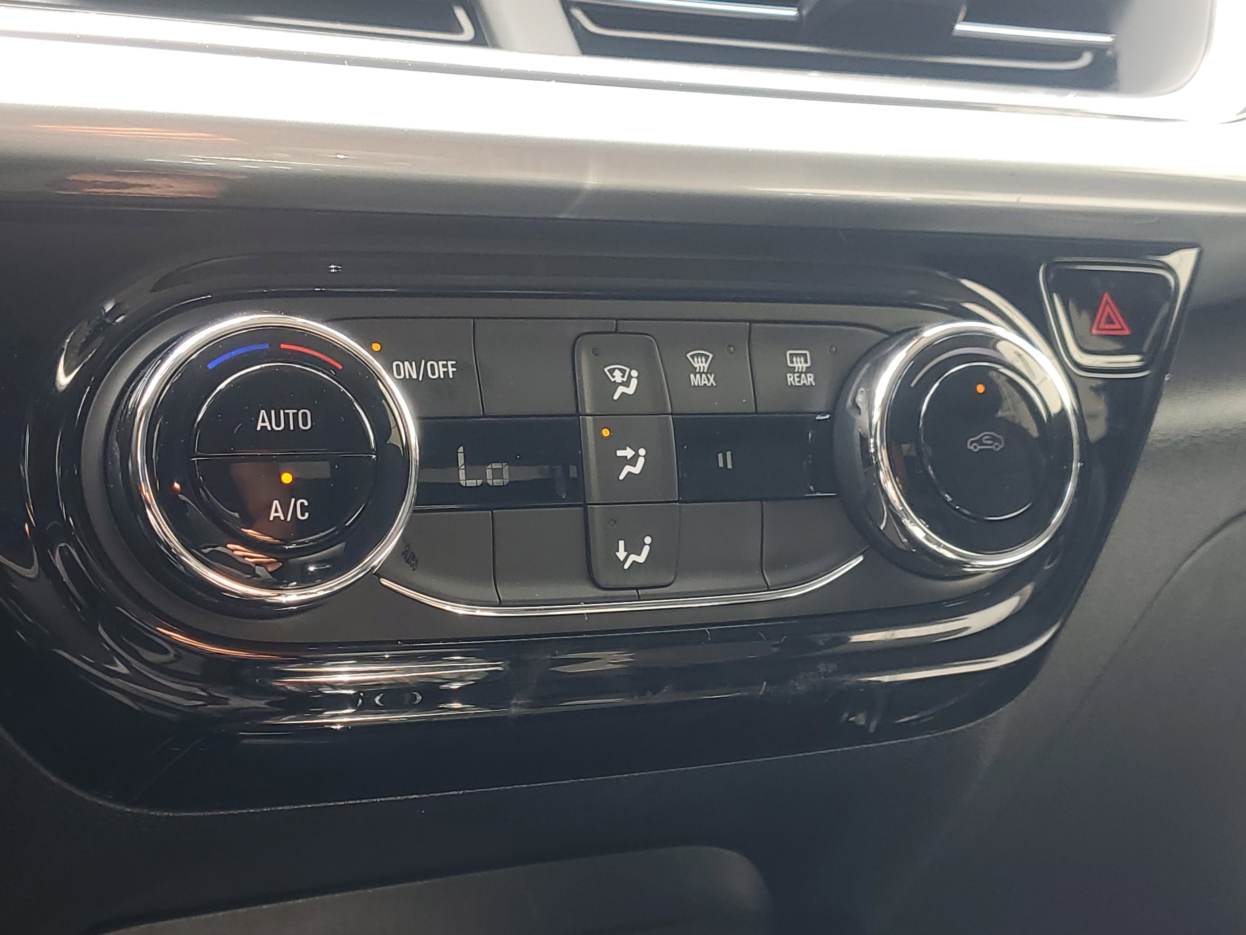 Used 2025 Summit White Chevrolet LT image 27