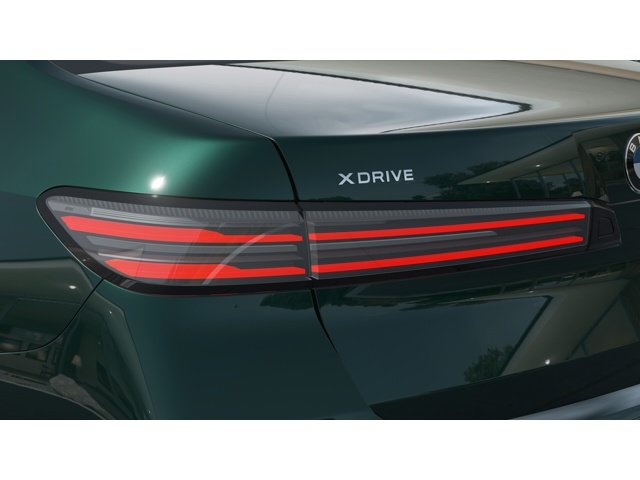 New 2027 Vancouver Green Metallic BMW 740 image 8