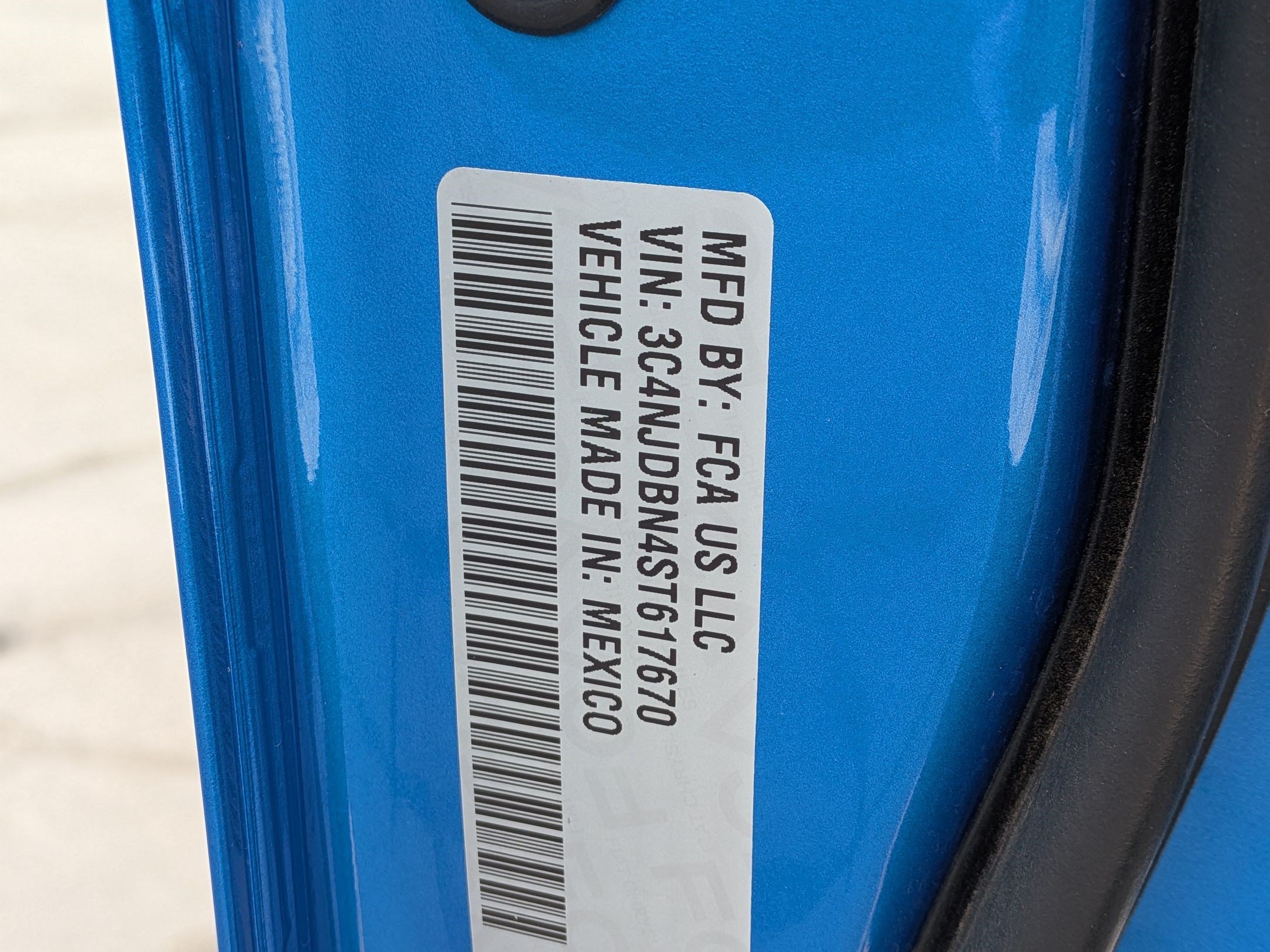 Ken Garff Cert 2025 Hydro Blue Pearlcoat Jeep Latitude image 33