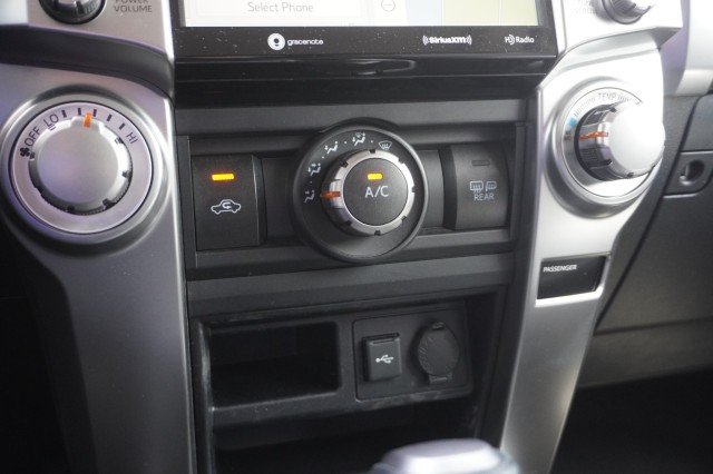Used 2022  Toyota SR5 Premium image 34