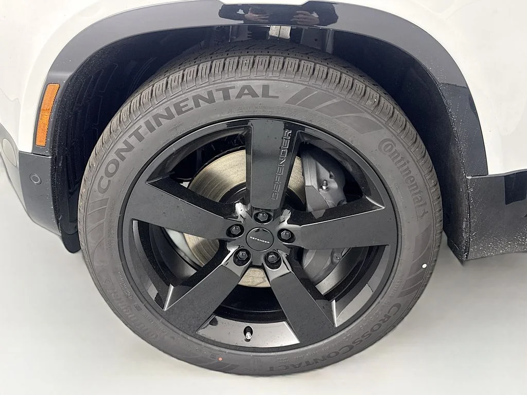 New 2026 Fuji White Land Rover X-Dynamic SE image 31