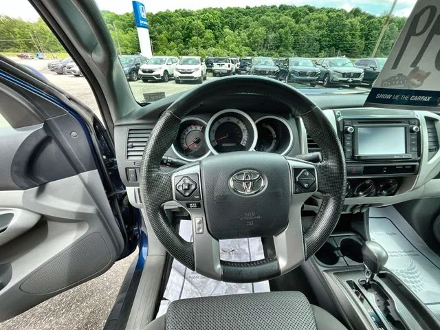 Used 2014 Blue Toyota Base image 13