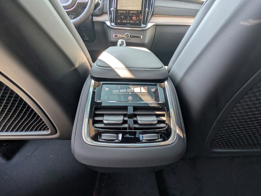 2026 Volvo XC90 Plus - Photo 11