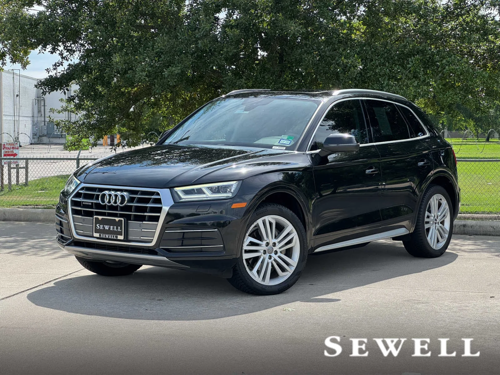 2019 Audi Q5 2.0T quattro S tronic Premium Plus's photo