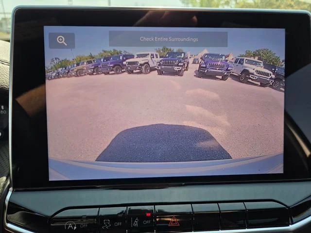 New 2026 Bright White Clear-Coat Exterior Paint Jeep Latitude image 23