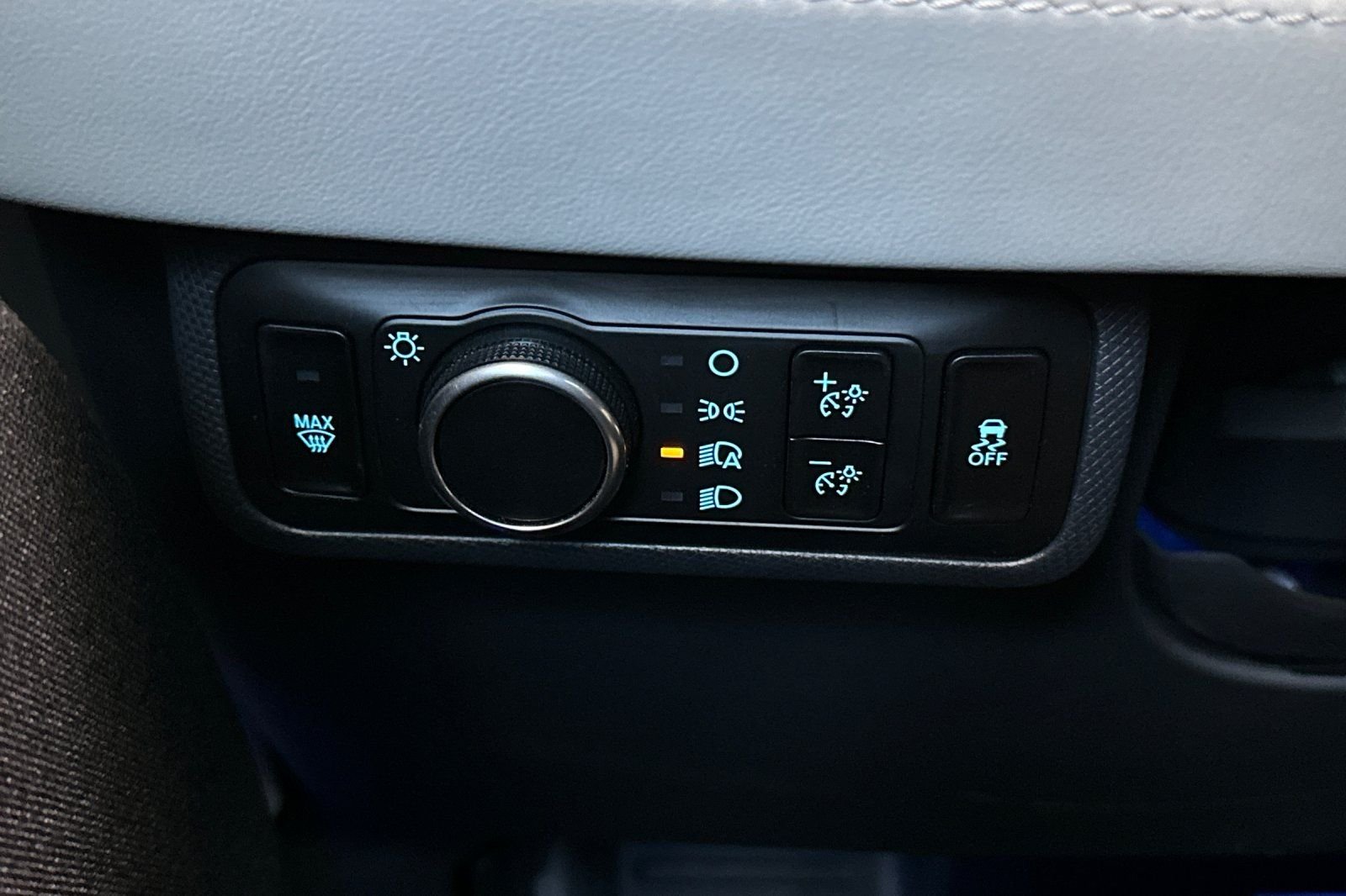 Used 2023 Blue Ford Premium image 29