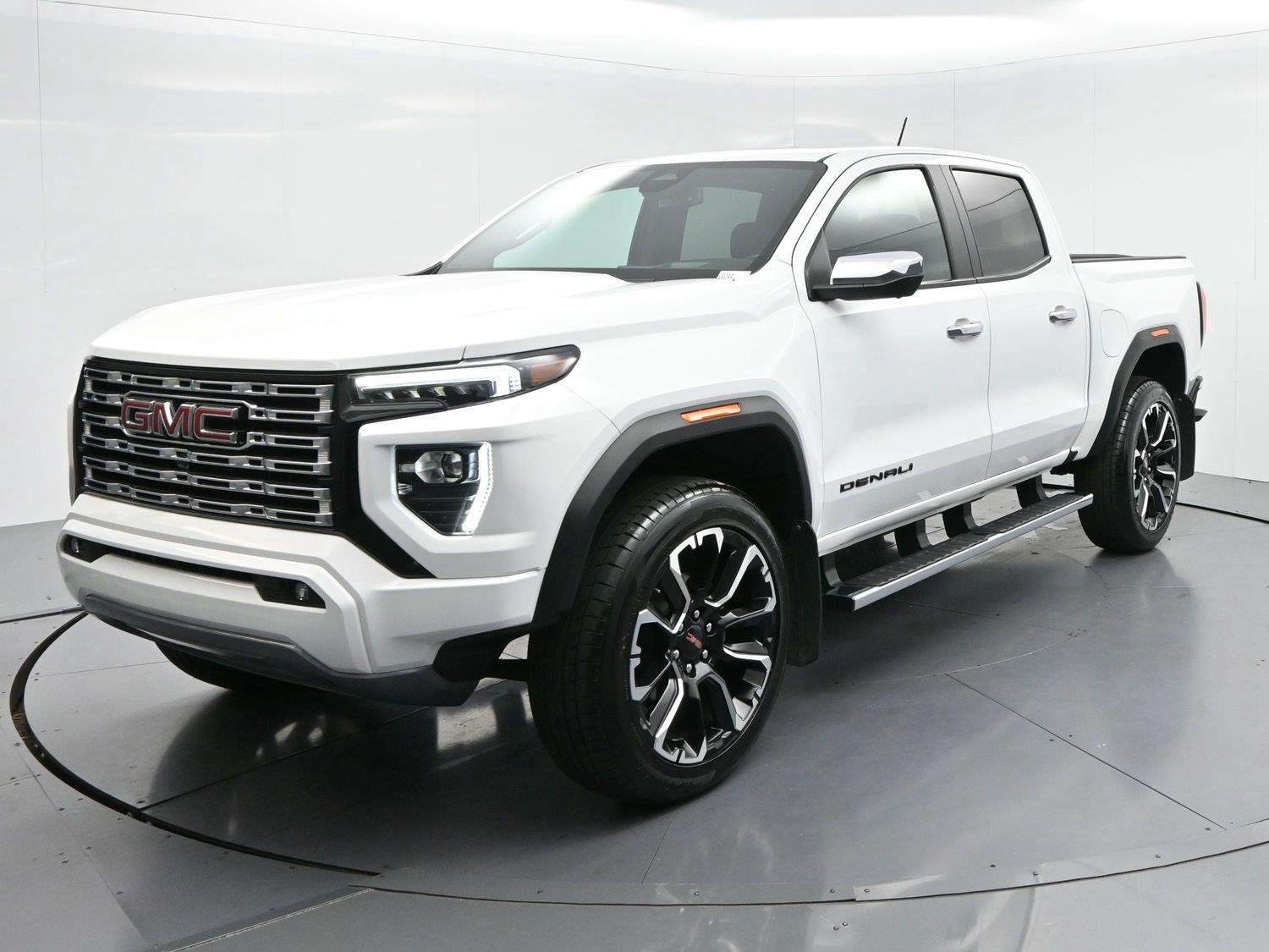 Used 2024 Summit White GMC Denali image 3