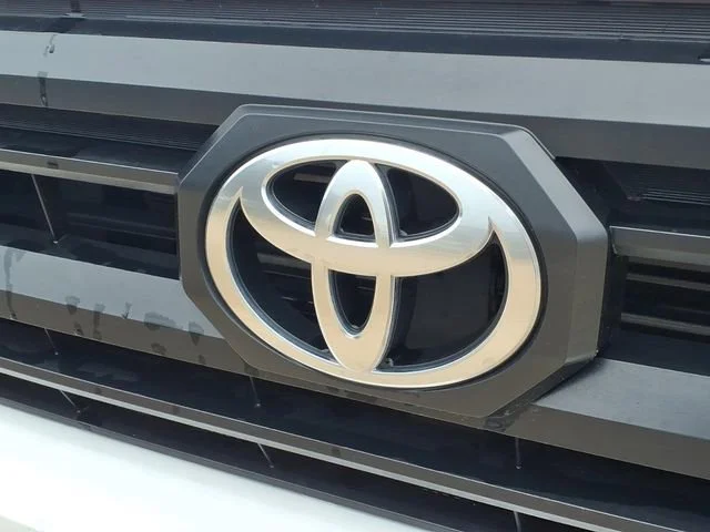 Used 2025  Toyota SR image 25