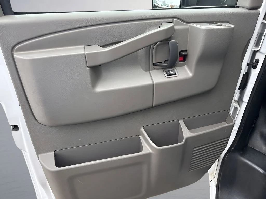 Used 2024 Summit White Chevrolet 1WT image 20