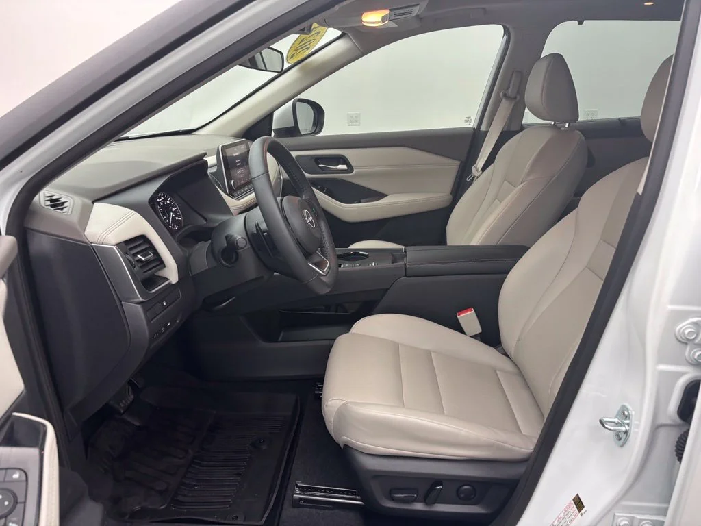 Used 2024 White Nissan SV image 22