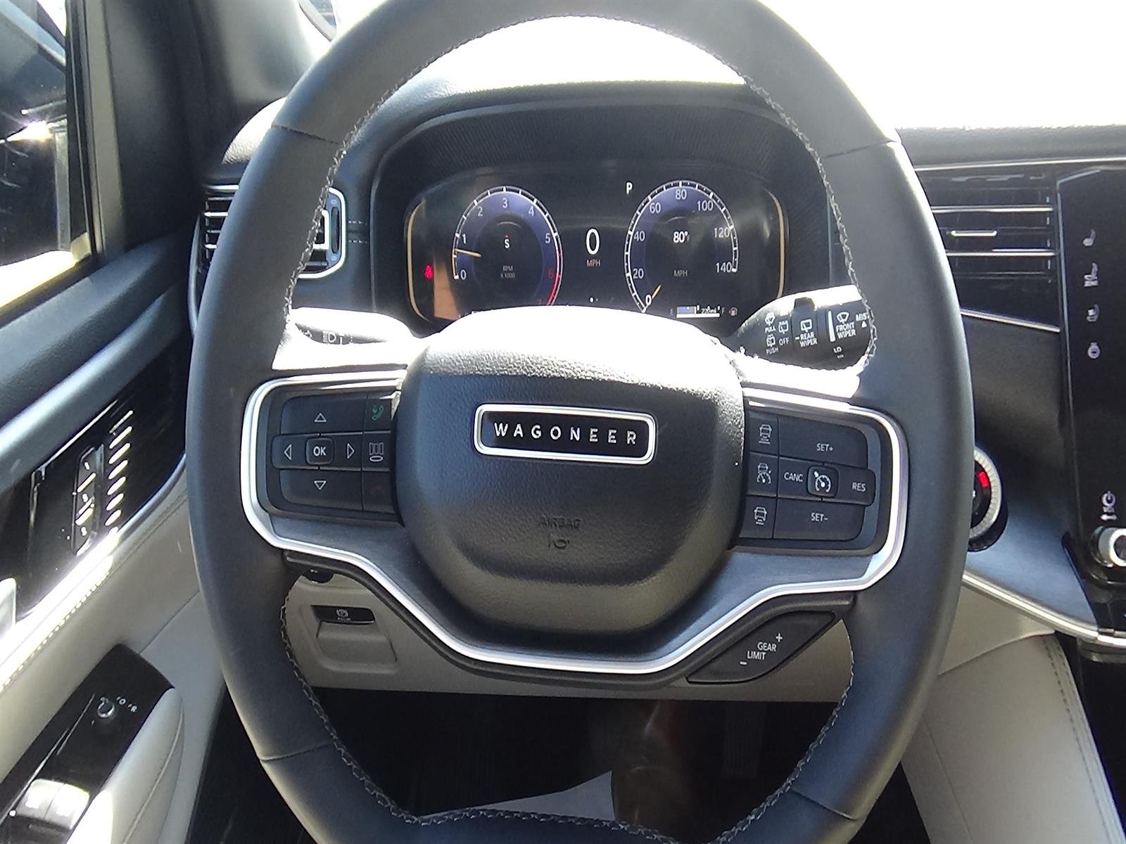 Used 2025 Diamond Black Crystal Pearl Coat (pxj) Jeep Base image 23