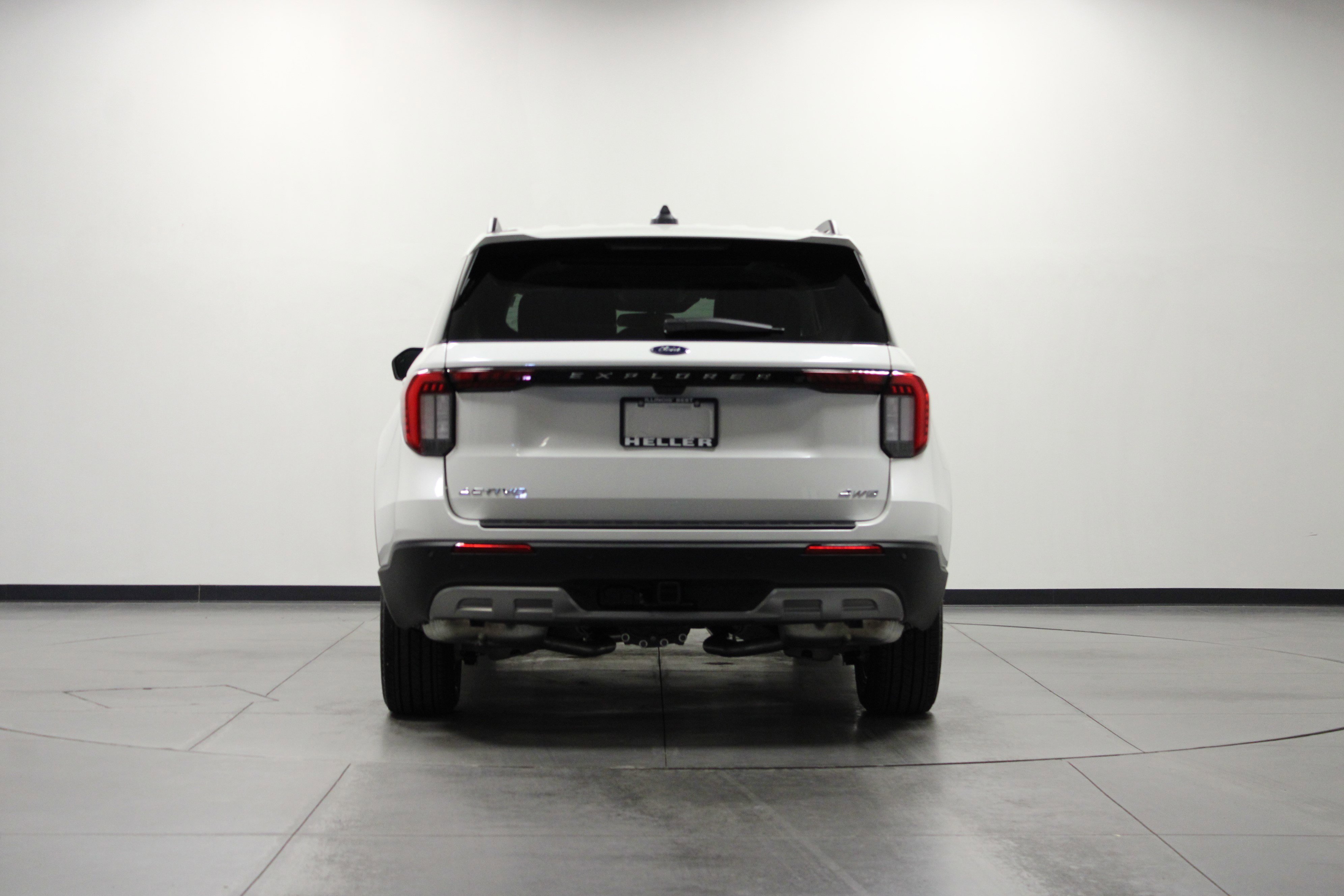 New 2026 Star White Metallic Tri-Coat Ford Active image 5