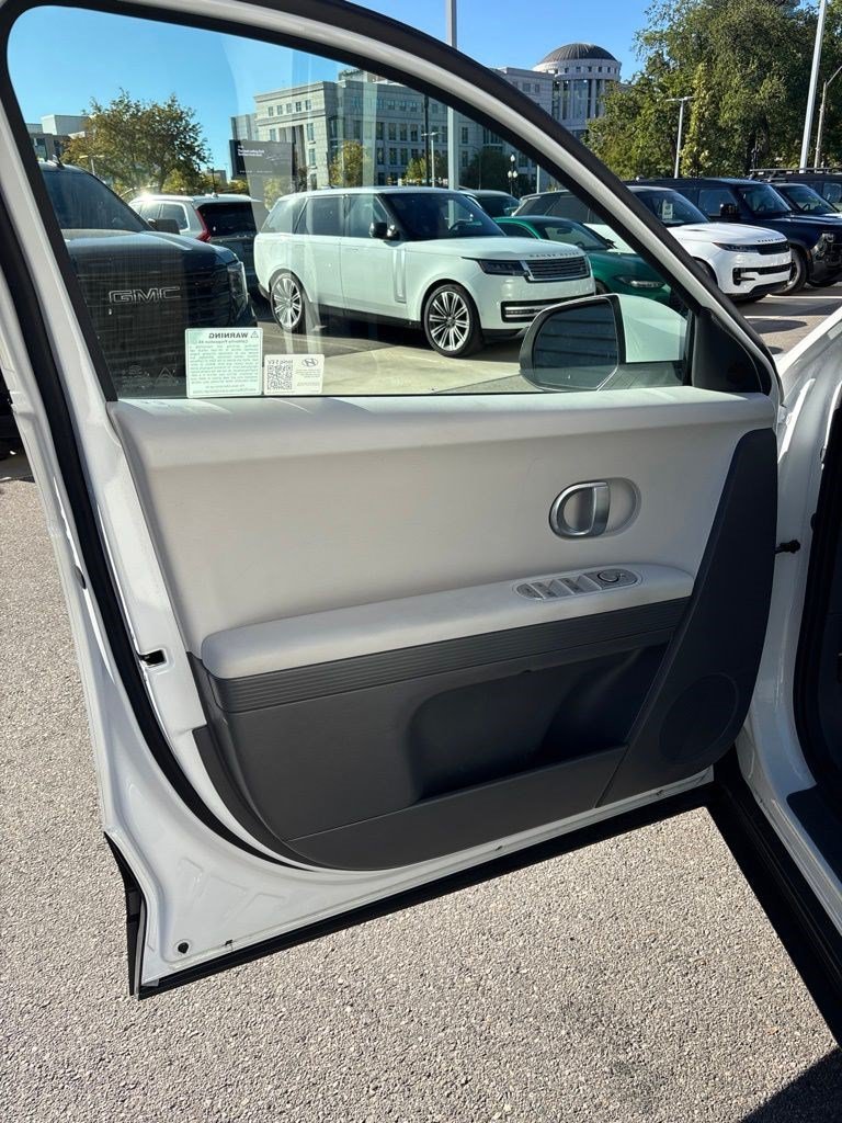 Used 2024 Atlas White Hyundai SEL image 10