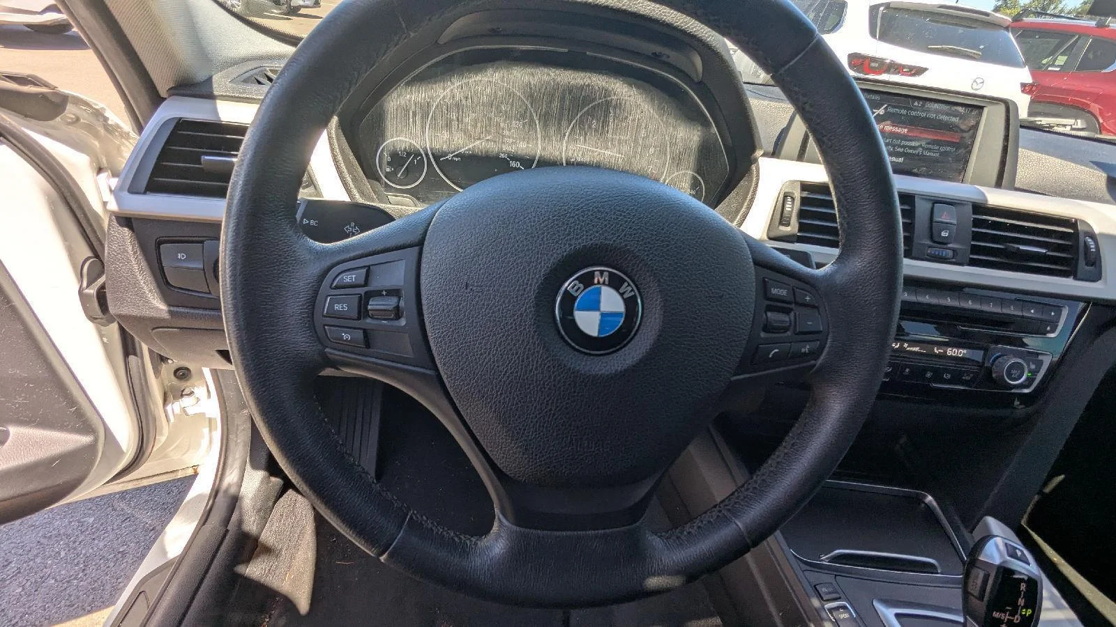 Used 2018 Alpine White BMW 320i xDrive image 21