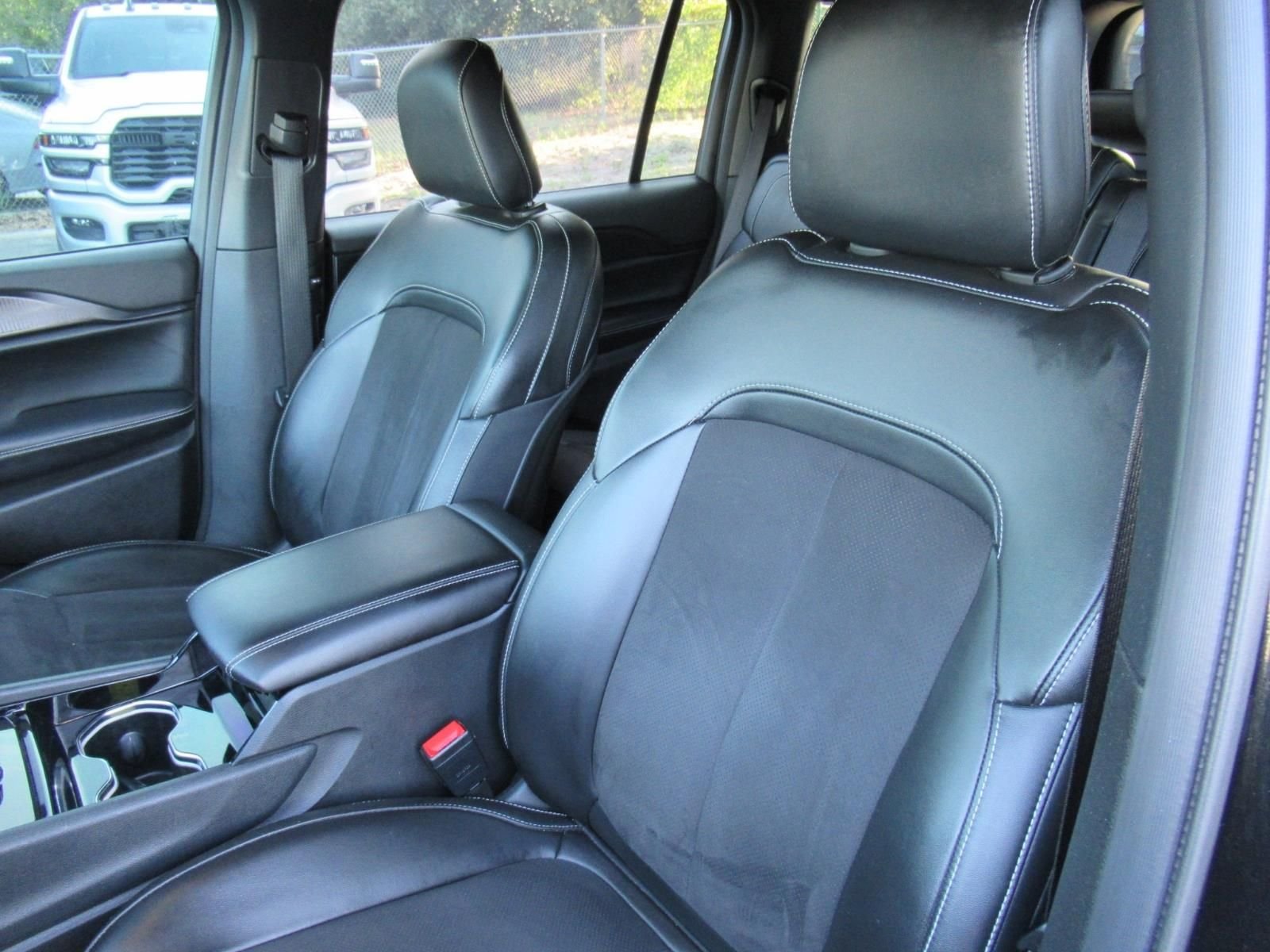 Used 2023 Black Jeep Altitude X image 17