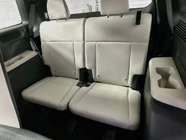 New 2027 Black Hyundai SE image 12